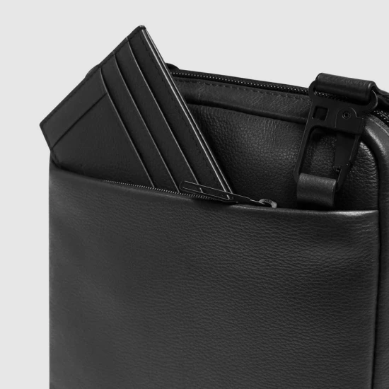 Чантичка за през рамо с отделение за iPad®Mini Черен